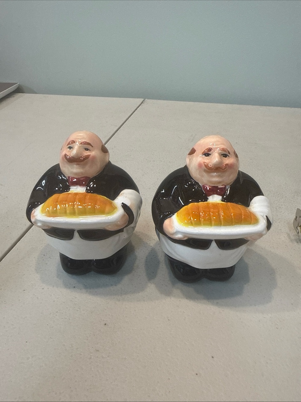 Chubby Waiter Butler Salt & Pepper Shakers Tuxedo Holding Roast Platter Novelty